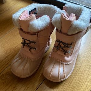 Cat and Jack Pink snow boots for girls size 8